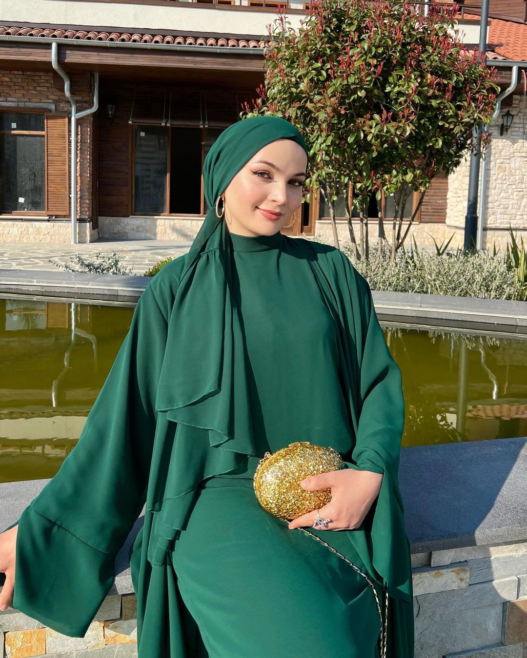Emerald Elegance Scarf Abaya